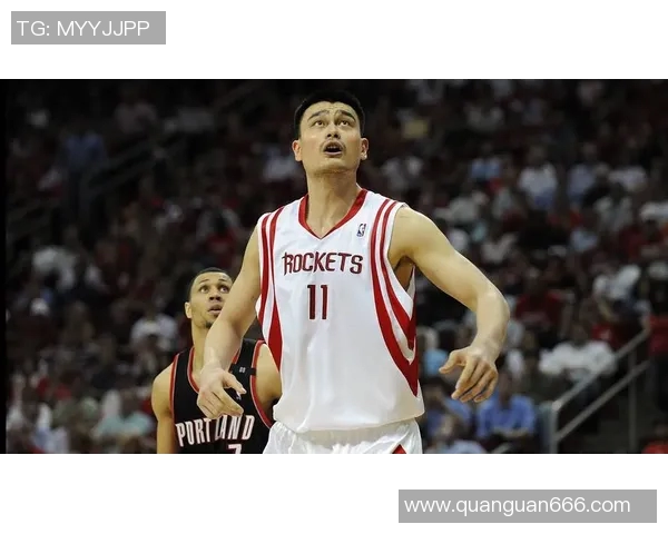 姚明在NBA赛场上精彩扣篮回顾及其对手们的传奇瞬间 姚明在NBA赛场上精彩扣篮回顾及其对手们的传奇瞬间