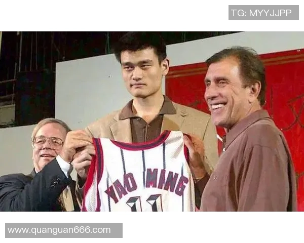 姚明在球迷心中的地位与影响力探讨：从偶像到传奇的旅程