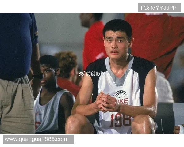 姚明拉框的传奇瞬间解析与篮球技术的深度探讨