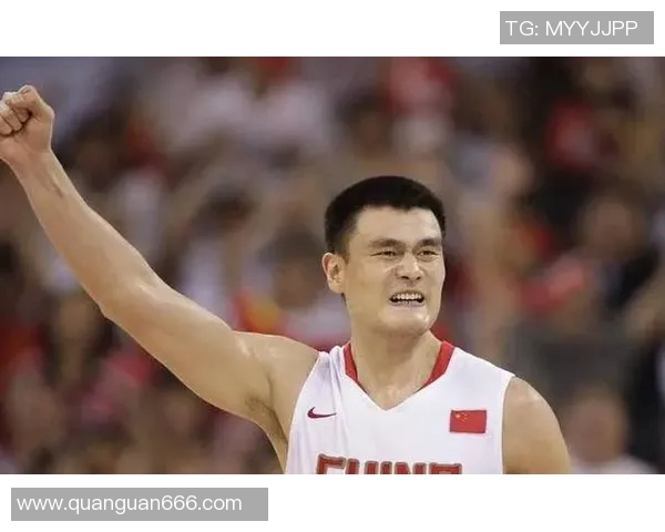 姚明背手投篮的传奇瞬间与篮球技艺的完美结合